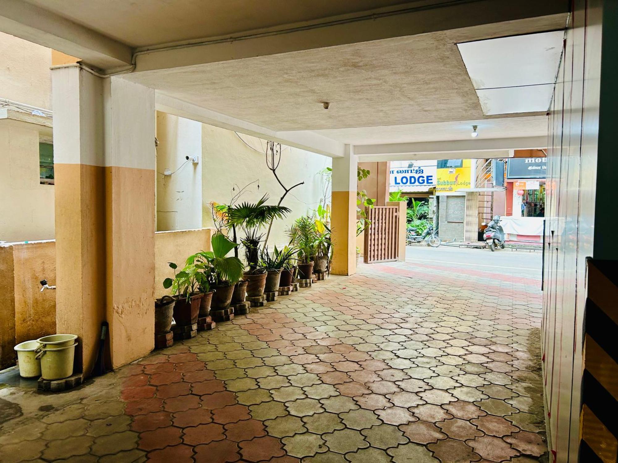 Hotel Jothi Коимбаторе Екстериор снимка