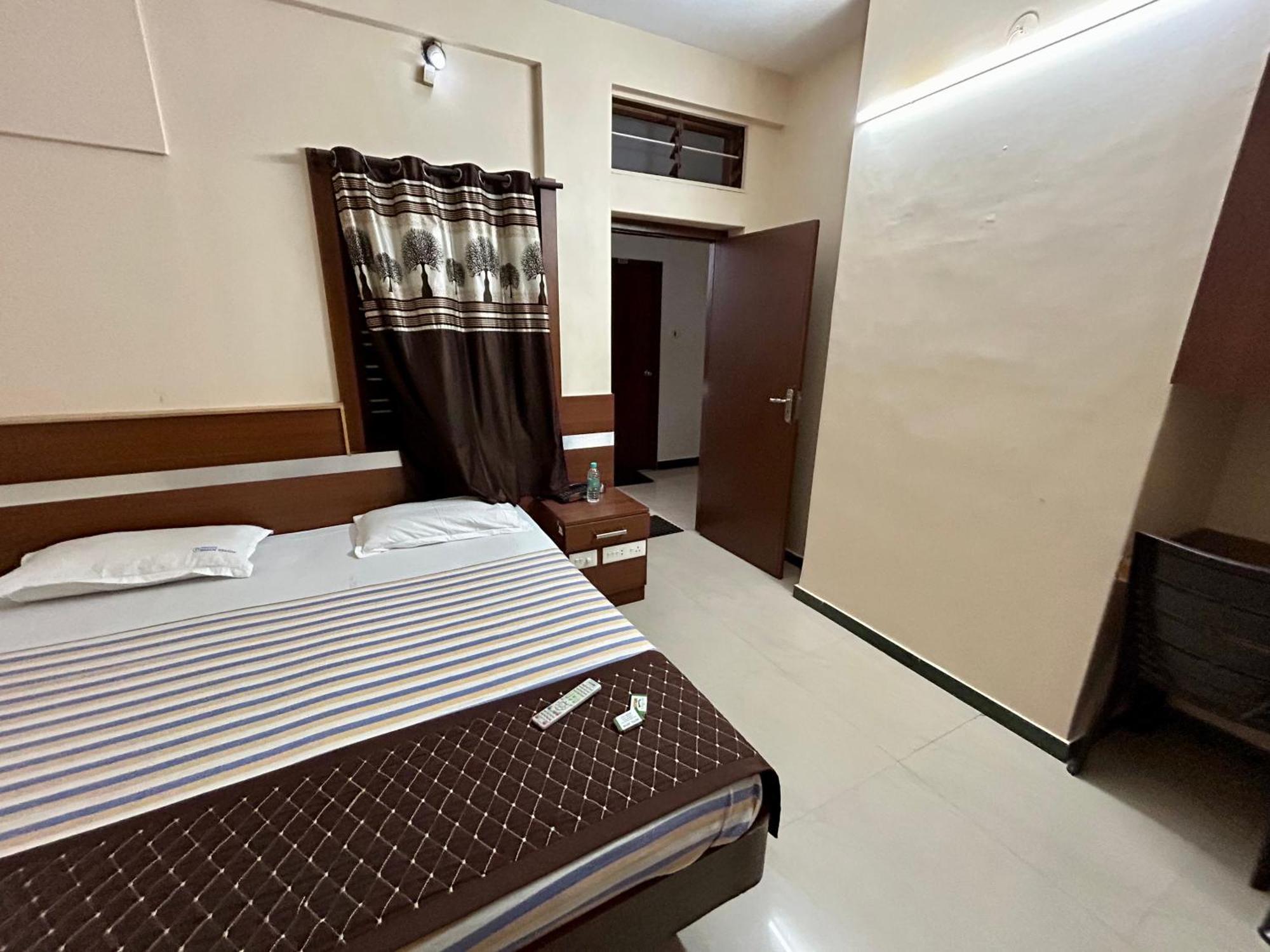 Hotel Jothi Коимбаторе Екстериор снимка